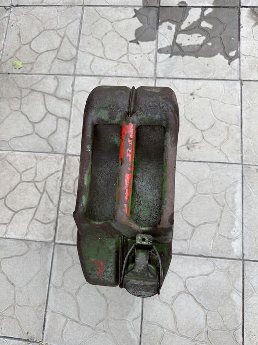 Продам канистру 20л