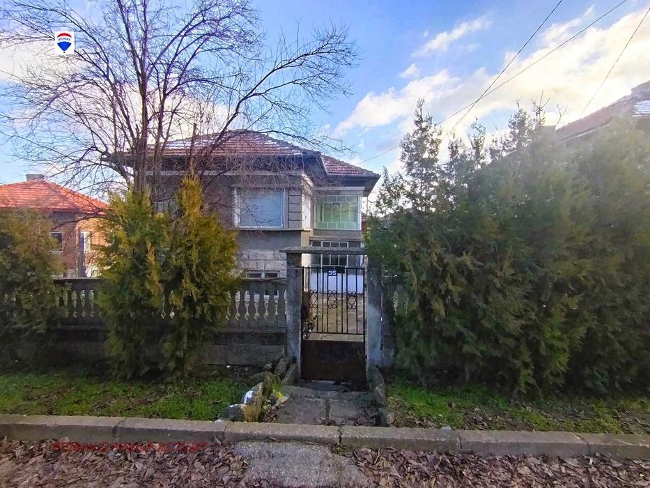 Къща с двор за продажба гр. Две могили