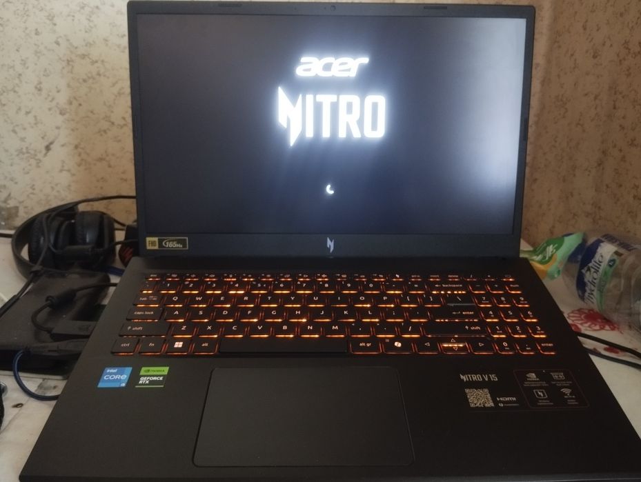 ACER NITRO V15  NOUTBOK  RTX 50.50 8GB  RAM 16GB  holati yangi alooooo
