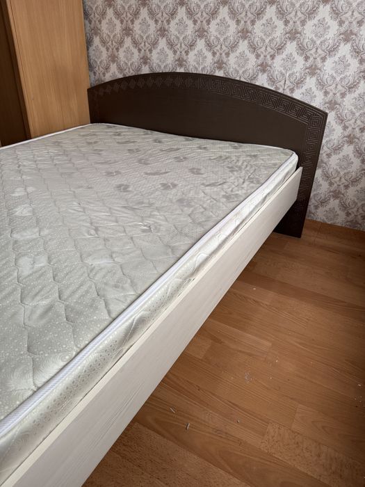 Продам б/у Кровать 150*200 с матрасом