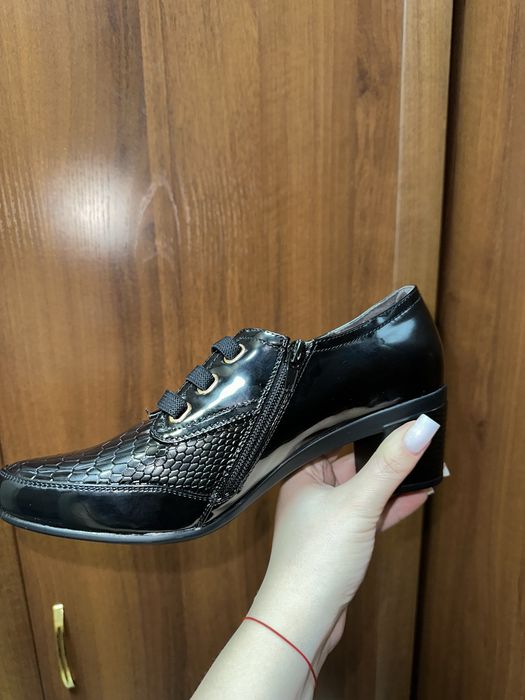 Женские лакированные туфли