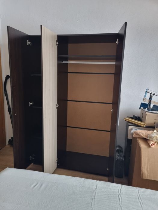 Гардероб, скрин и кухненска маса