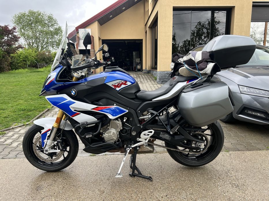 Vând BMW S 1000 XR din 2018 in  stare perfetã  cu cauciucuri noi , schimb de ulei recent, inmatriculat
