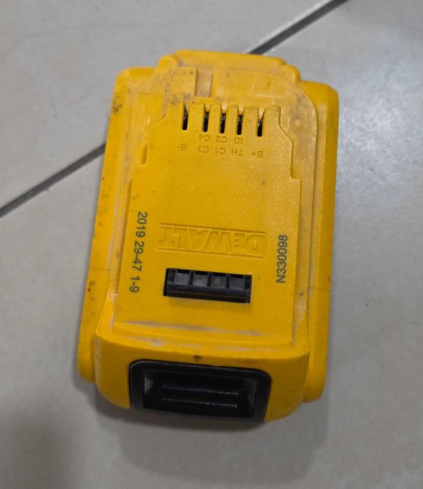 Акумулаторен такер за пирони DeWALT DCN692