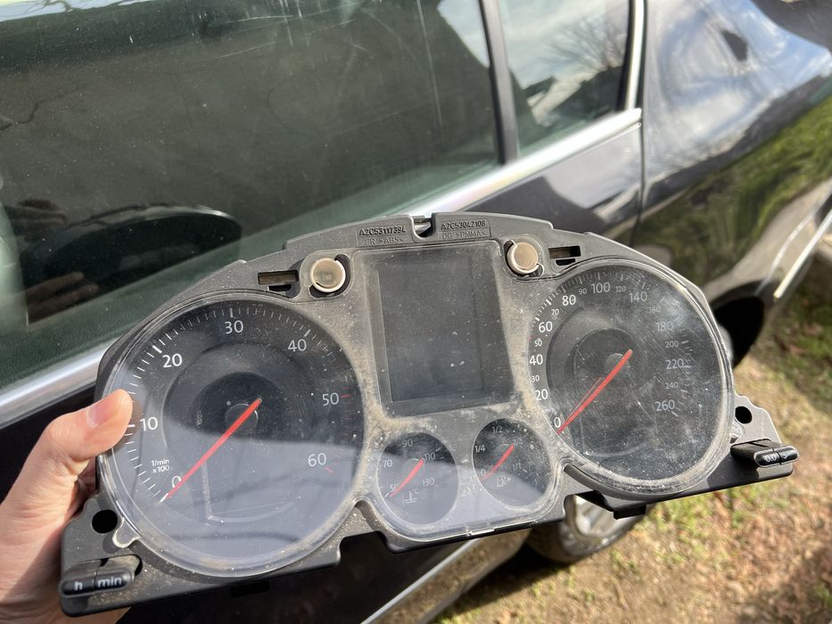 Радио RCD500, махагонови лайсни и километраж VW Passat B6 пасат Б6