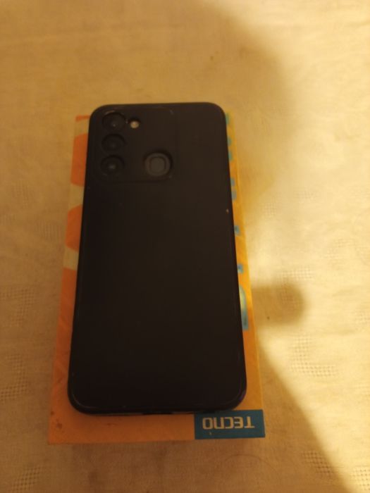 Продаю телефон техно старк 8 С