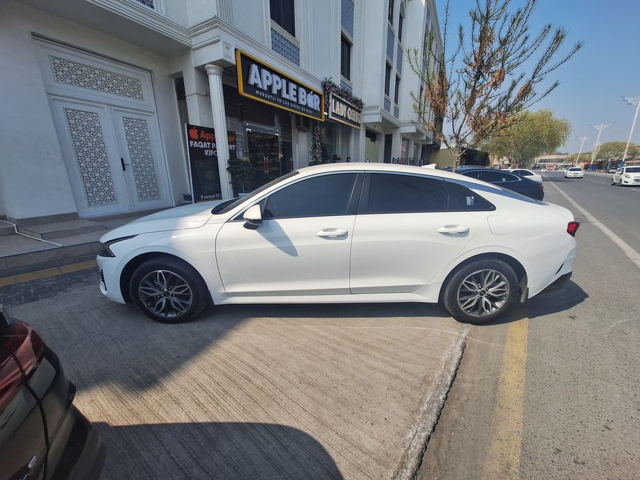 KIA K5 белый идеальное состояние своя машина