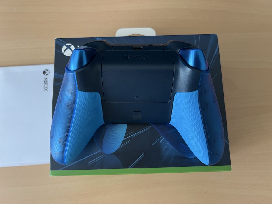 Продавам Xbox Wireless Controller Sky Cipher – Лимитирана серия