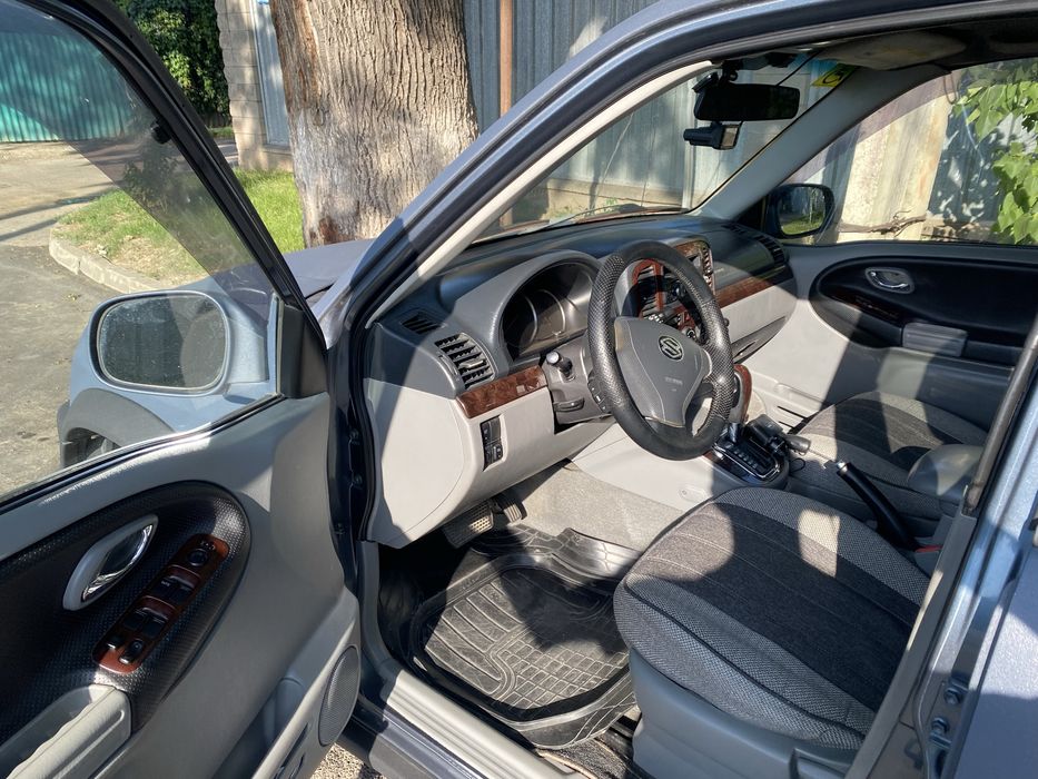 Продам автомобиль Suzuki xl7