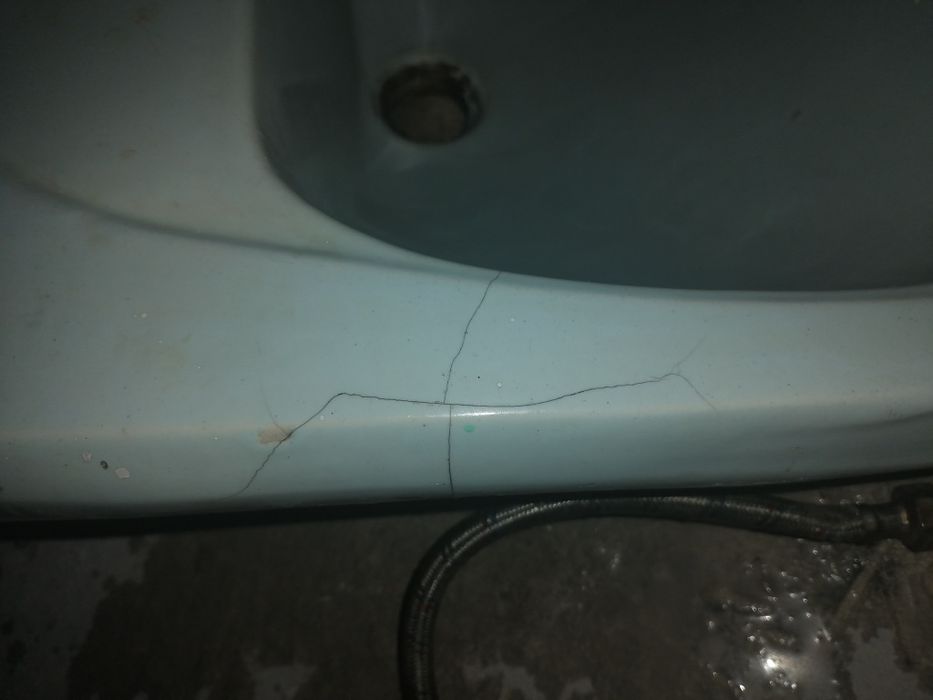 Раковина фаянсовая