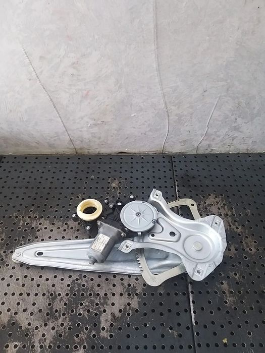 Macara motoras dreapta spate toyota verso r2 857100f041