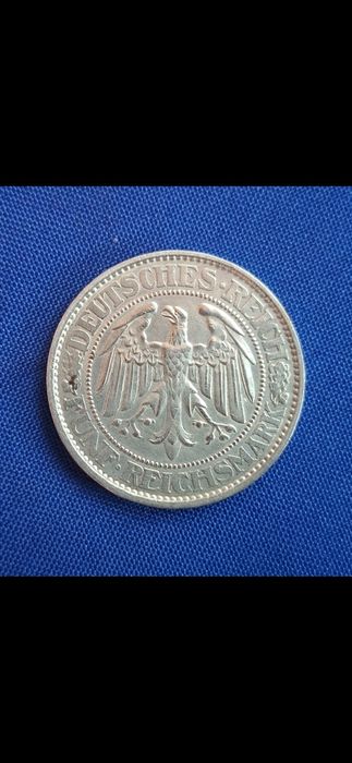 Серебряная монета.