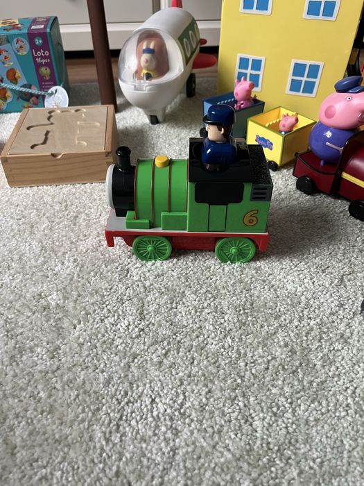 Thomas si prietenii - Trenulet Percy apasa si merge