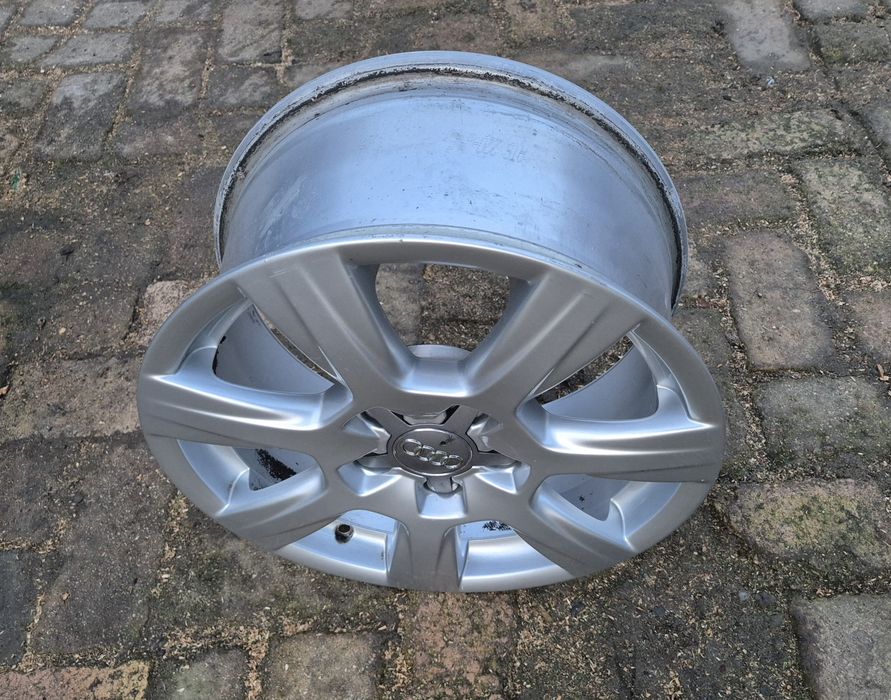 Trei jante originale Audi A4 8K B8 R16 - 7.5Jx16H2 ET45 - 5x112 una