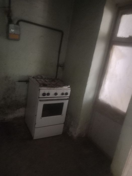 Uy sotiladi 1 etaj narxini kelishamiz kami bor 3 xona