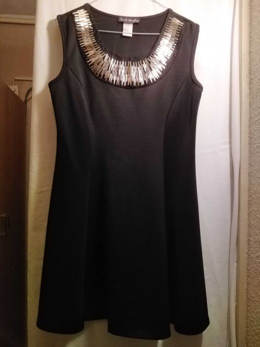Rochie moderna cu model metalic aplicat