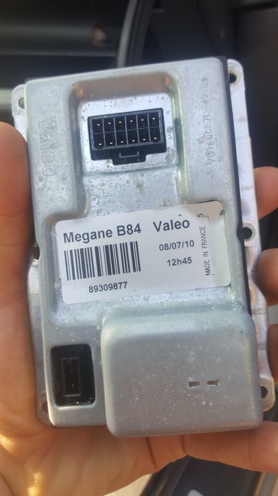 Продавам 2бр баласт за фар за Рено