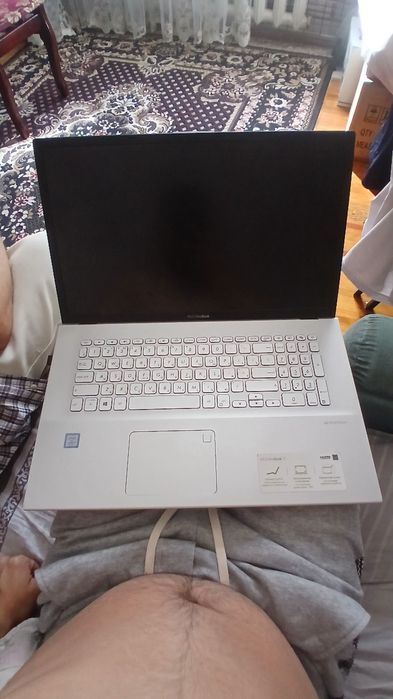 Asus notbuk sotiladi