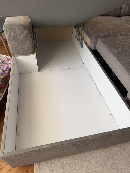 Чисто нов разтегаем диван с лежанка