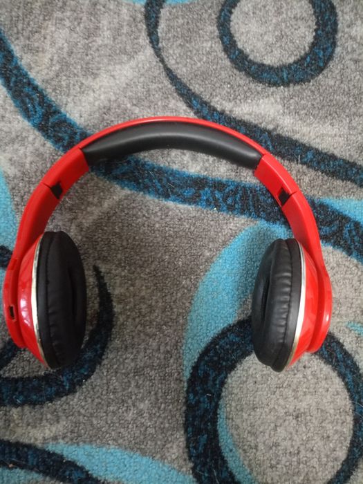 Блютуз наушники накладные.