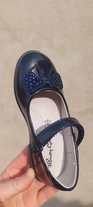 Туфли для девочки  размер 27
 в хорошем состоянии цена 2000тенге догов