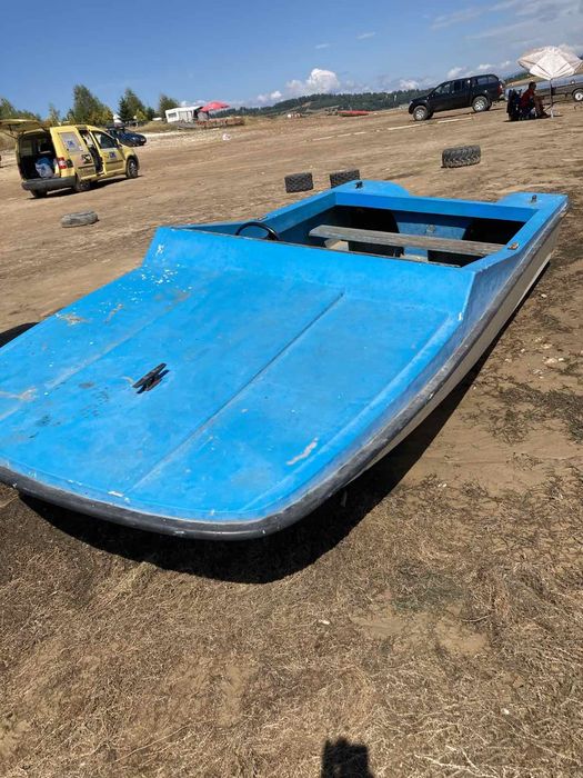 Лодка тримаран четири на два