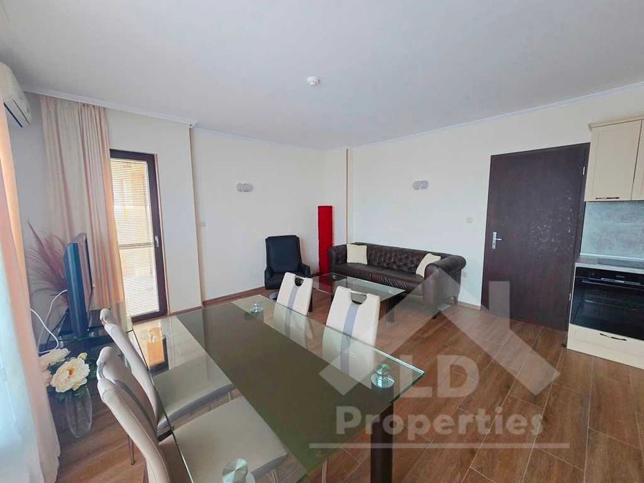 Апартамент с две спални в затворен комплекс в Златни пясъци