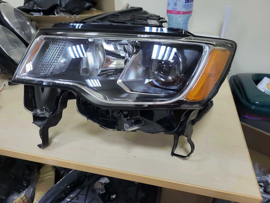 Ляв фар Jeep Cherokee WK2 USA Canada lqv far джип чероки американски