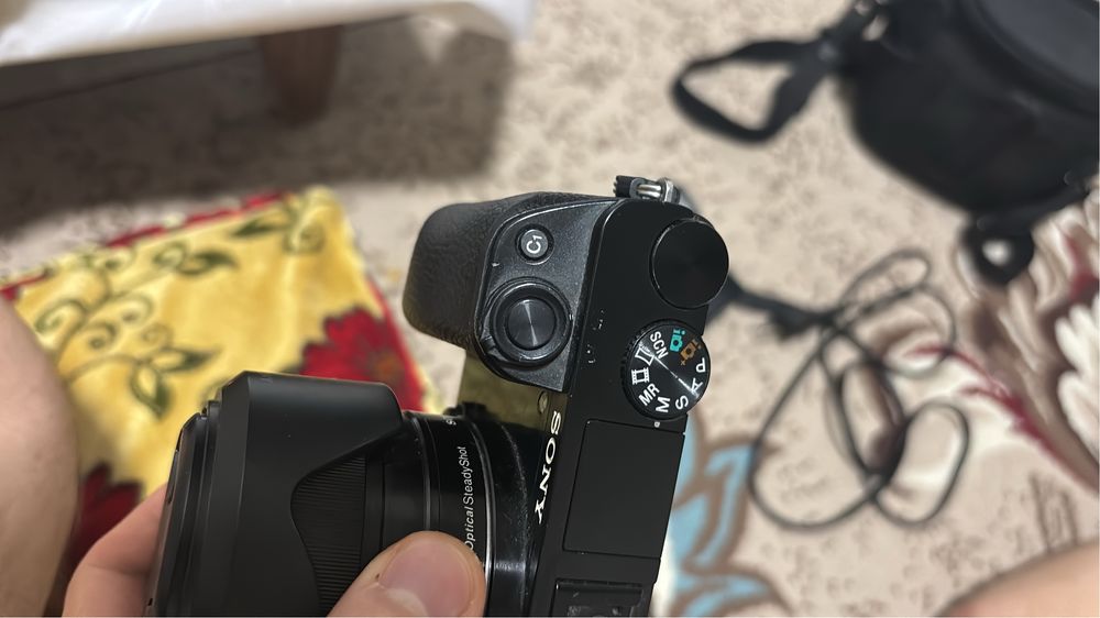 sony a6000 + объектив 35мм или 50мм