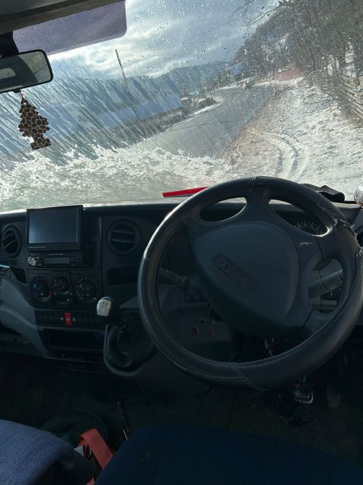 Autoplatforma Iveco Daily 2.3 / volan dreapta