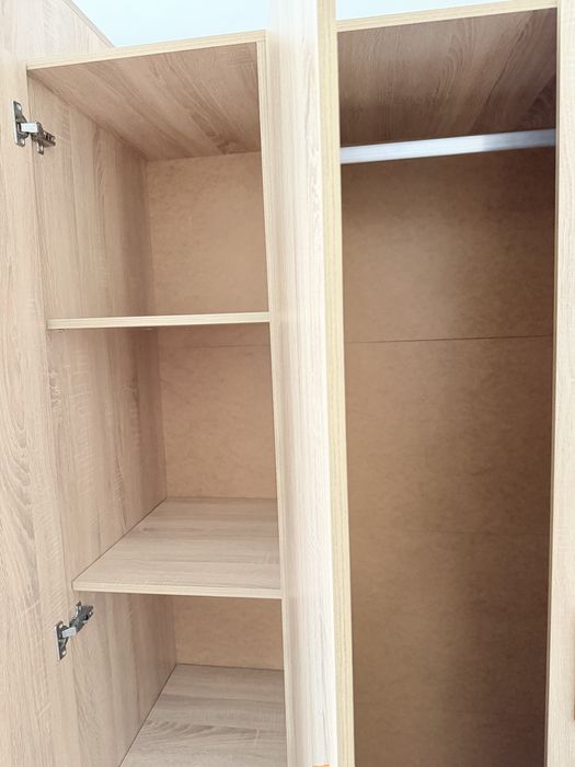 Doua dulapuri de vanzare