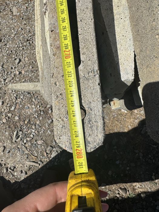 Stalpi de beton / Spalieri pentru gard, vie, zmeura etc