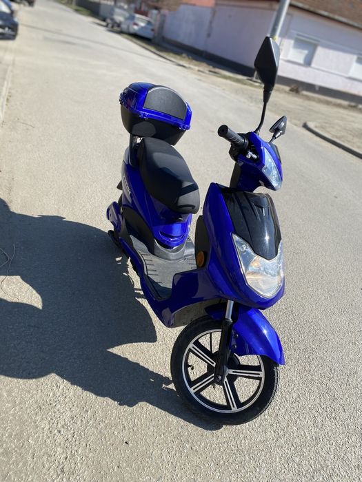 Vand scuter eletric zt-27 cu acte motorul este cu aproape nou