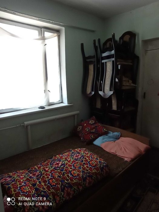 Бустонлик туманида ховли Уй сотилади.5та хона ,Икки этажли коттедж