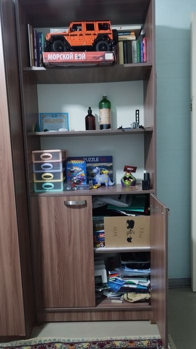 Книжный шкаф очень хороший
