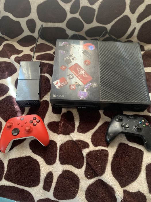 Vand xbox one cu 2 manete+volan hori apex