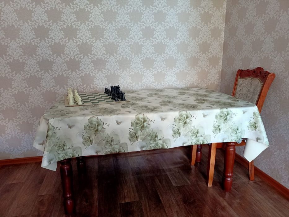 Продам раздвижной стол + стульями