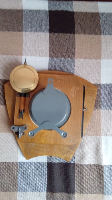 Часы Янтарь настенные без боя.