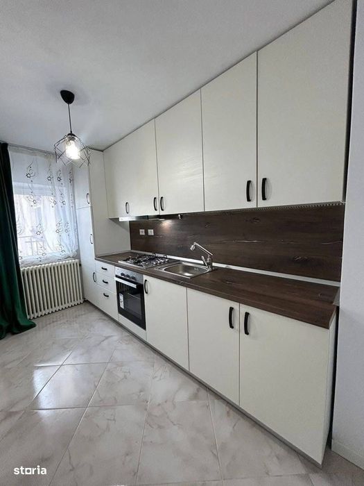 De vanzare apartament cu 4 camere, 2 bai, etaj 3, in zona Piata Mare