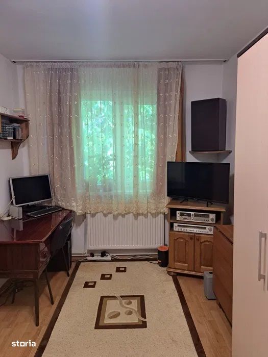 Dambu Pietros - Vanzare apartament 3 camere - Str. Petru Dobra — fotografia 1