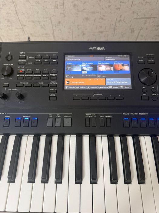 Продам синтезатор Ямаха PSR-SX 700