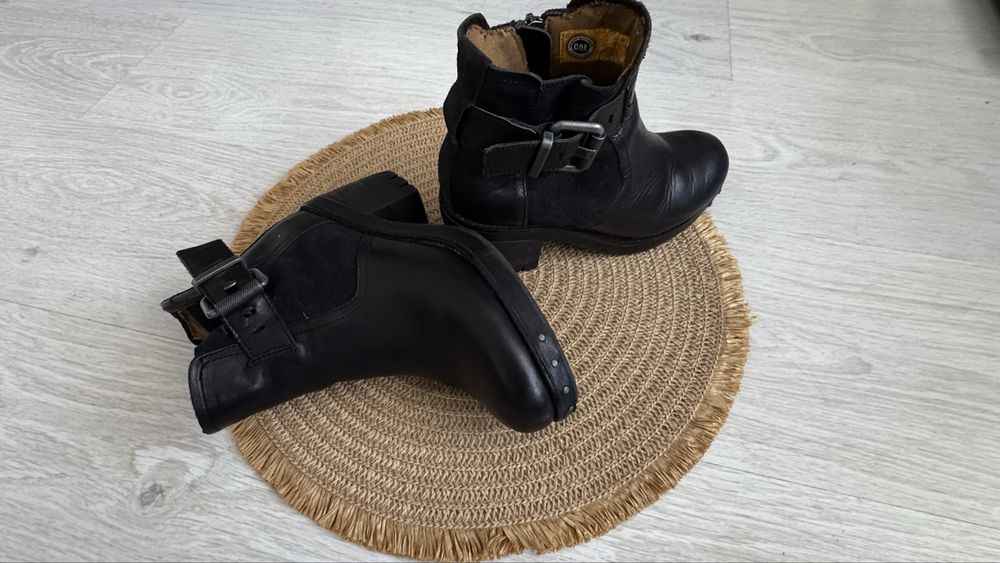 Bocanci damă CAT din piele – negri