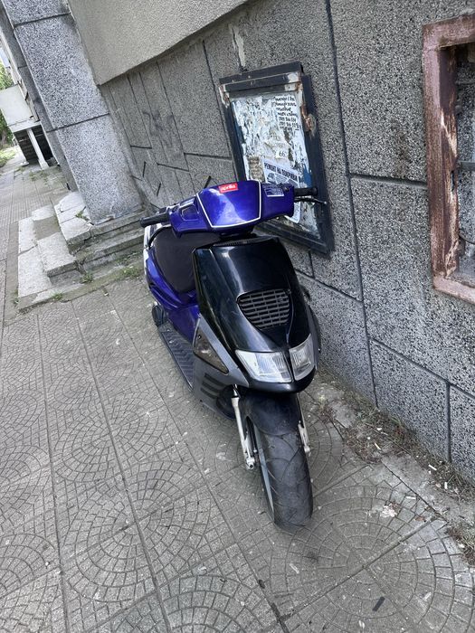 Скутер Aprilia Sr 50