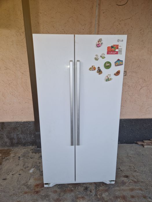 LG Холодильник с морозильником, общий обьем 528 литр