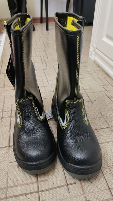 Сапоги рабочие новые