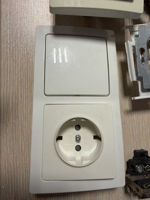 ABB ключове и контакти