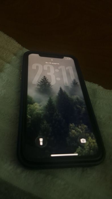 Продам 11 айфон.