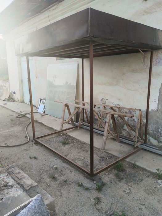 Будка стекляная не соброна