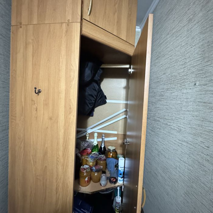 Шкаф угловой, стоял в прихожей