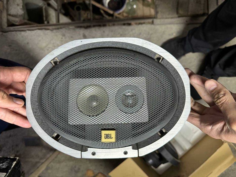 продаётся колонка JBL